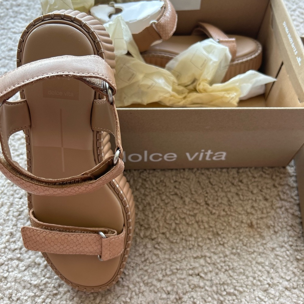 Dolce Vita Women's Leather Platform Sandals - Picture 8 of 8